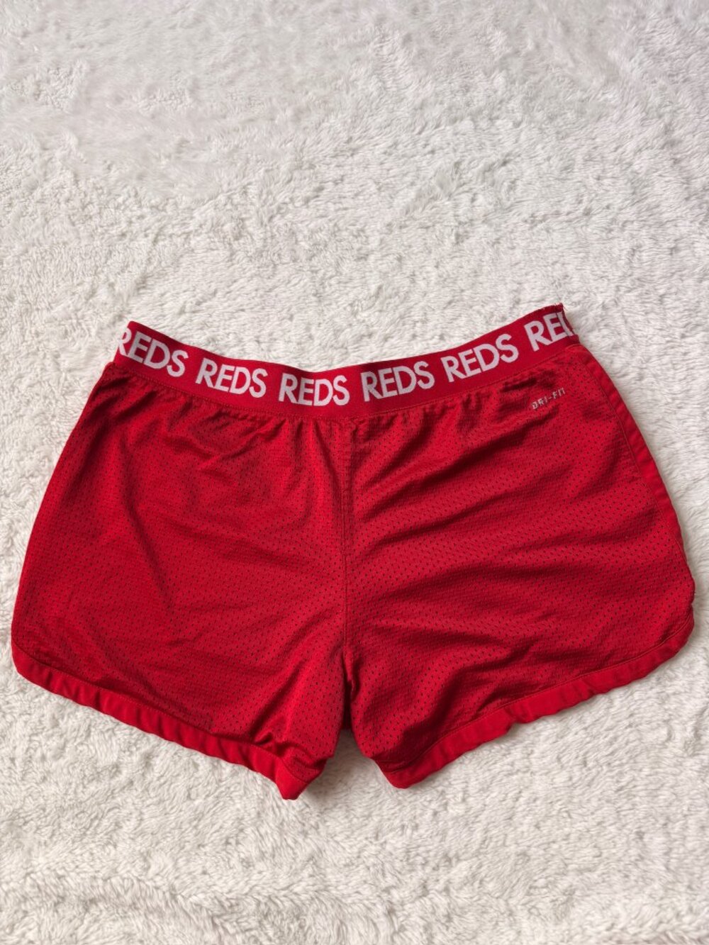 Nike Cincinnati Reds Dri-FIT Mesh Athletic Shorts Women's Small Red MLB - Picture 8 of 9
